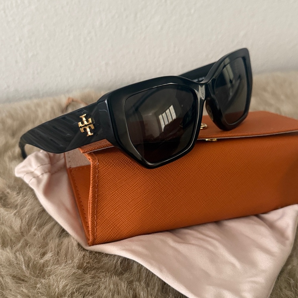 TORY BURCH Polarized Women's Black Squared Cat Eye Sunglasses - Picture 9 of 12